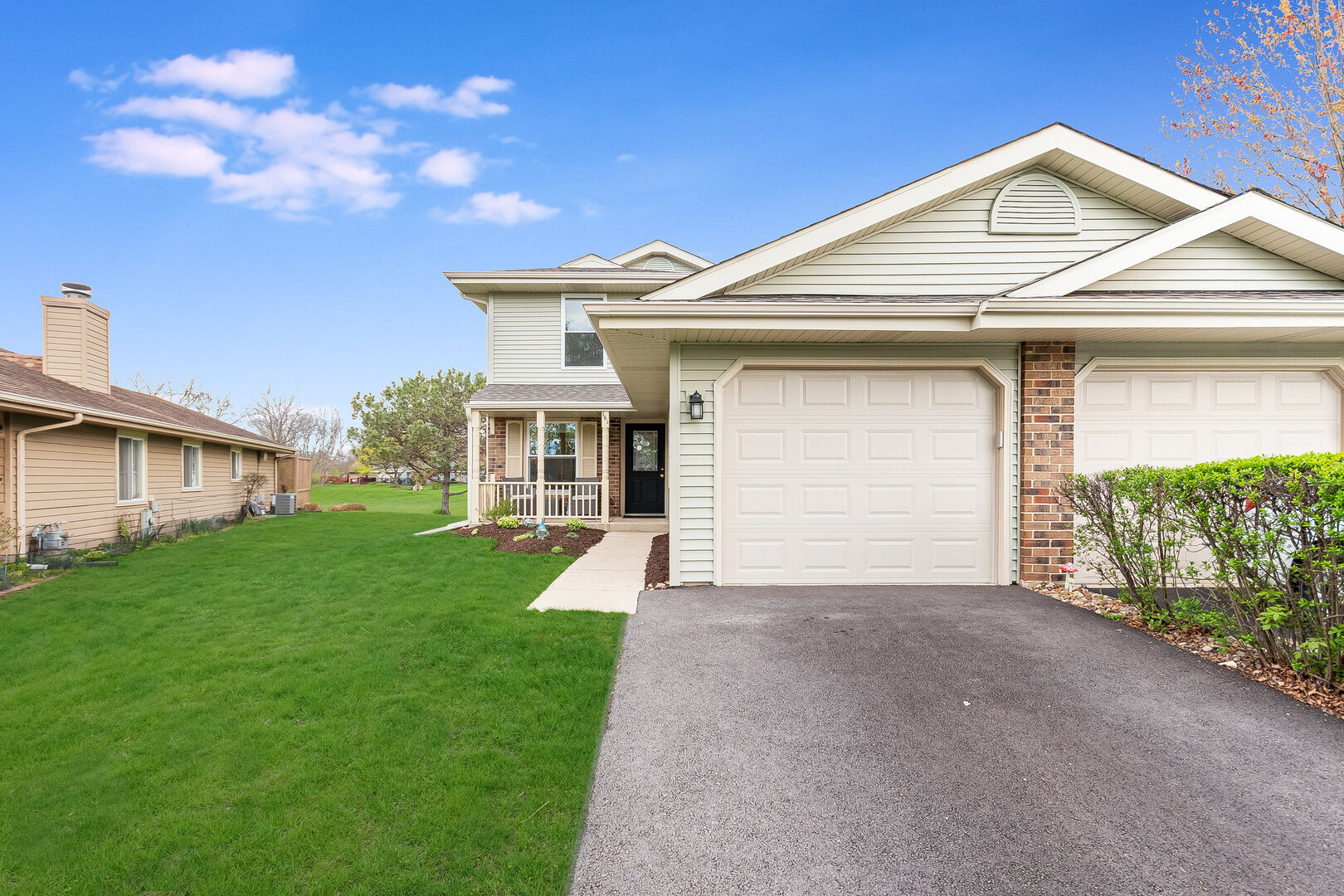 Property Photo: 161 Pier Court IL 60565