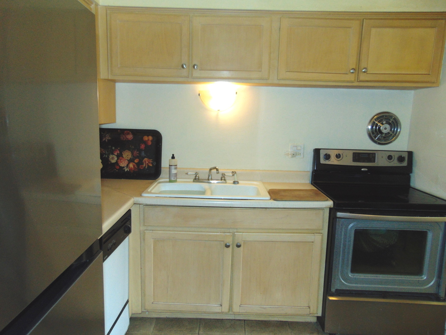Property Photo: 2419 E Olive Street 1G IL 60004
