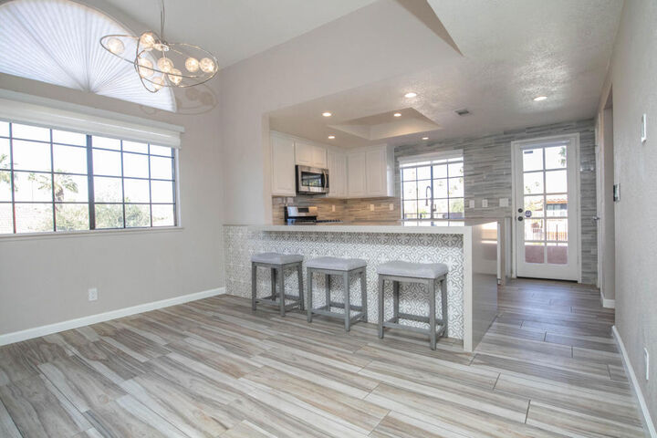 Property Photo: 46395 Ryway Place 9 CA 92260
