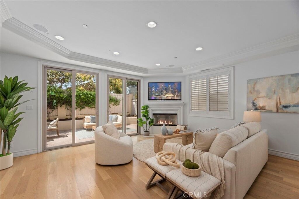 Property Photo:  1738 Carlson Lane  CA 90278 