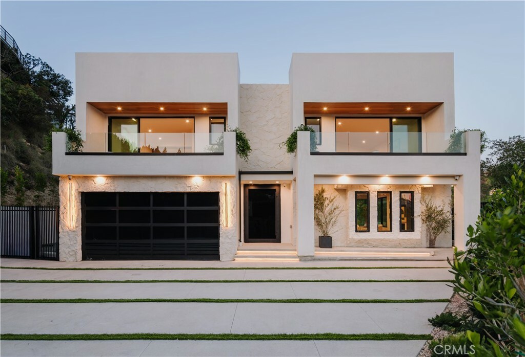 2608 Zorada Drive  Los Angeles CA 90046 photo
