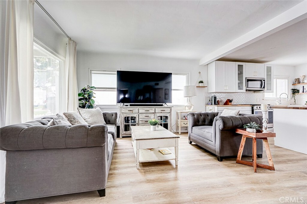 Property Photo: 320 E Walnut Avenue CA 90245