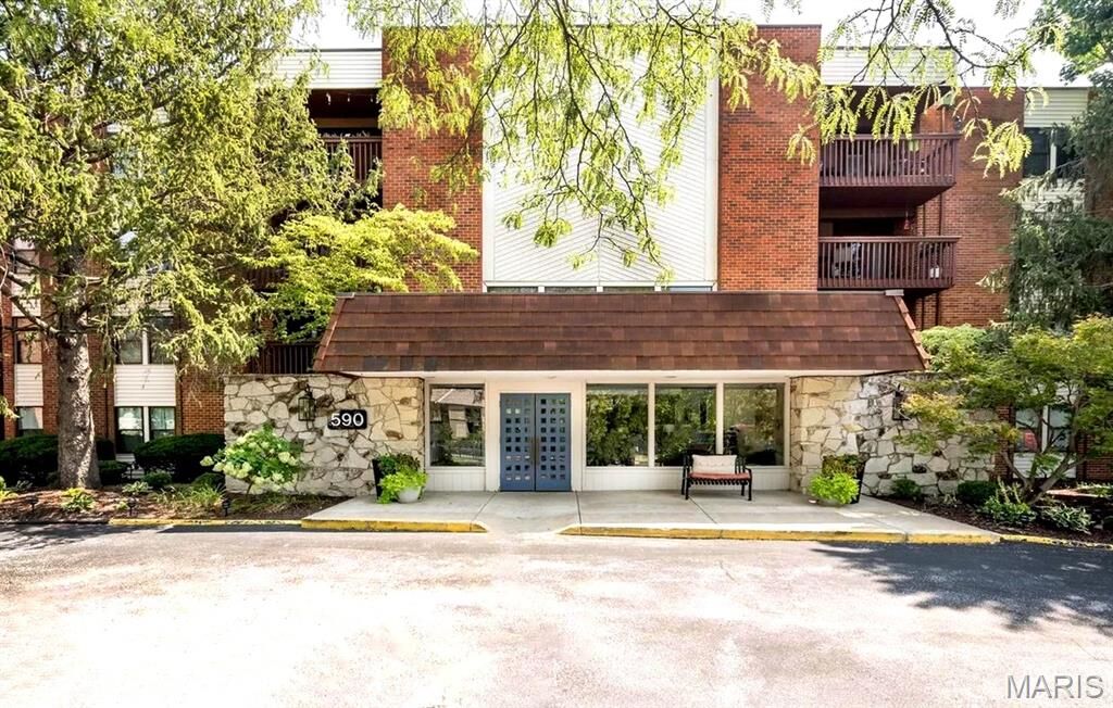 Property Photo: 590 Sarah Lane 303 MO 63141