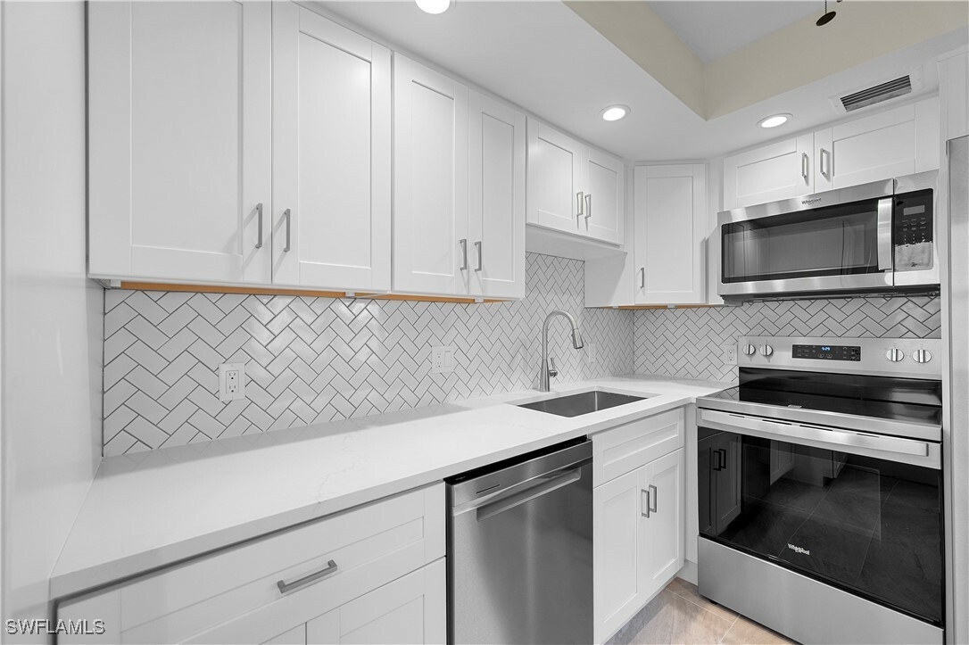 Property Photo: 1155 Sandpiper Street E1 FL 34102