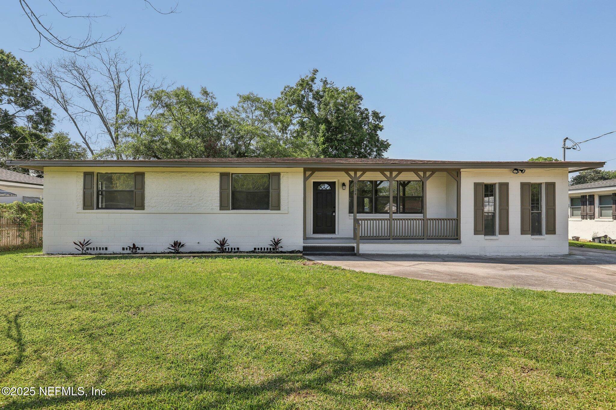 Property Photo: 6524 Solandra Drive FL 32210