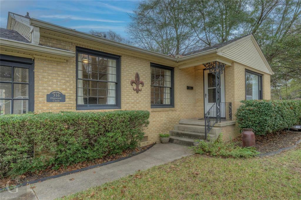 Property Photo: 316 Elmwood Circle LA 71104