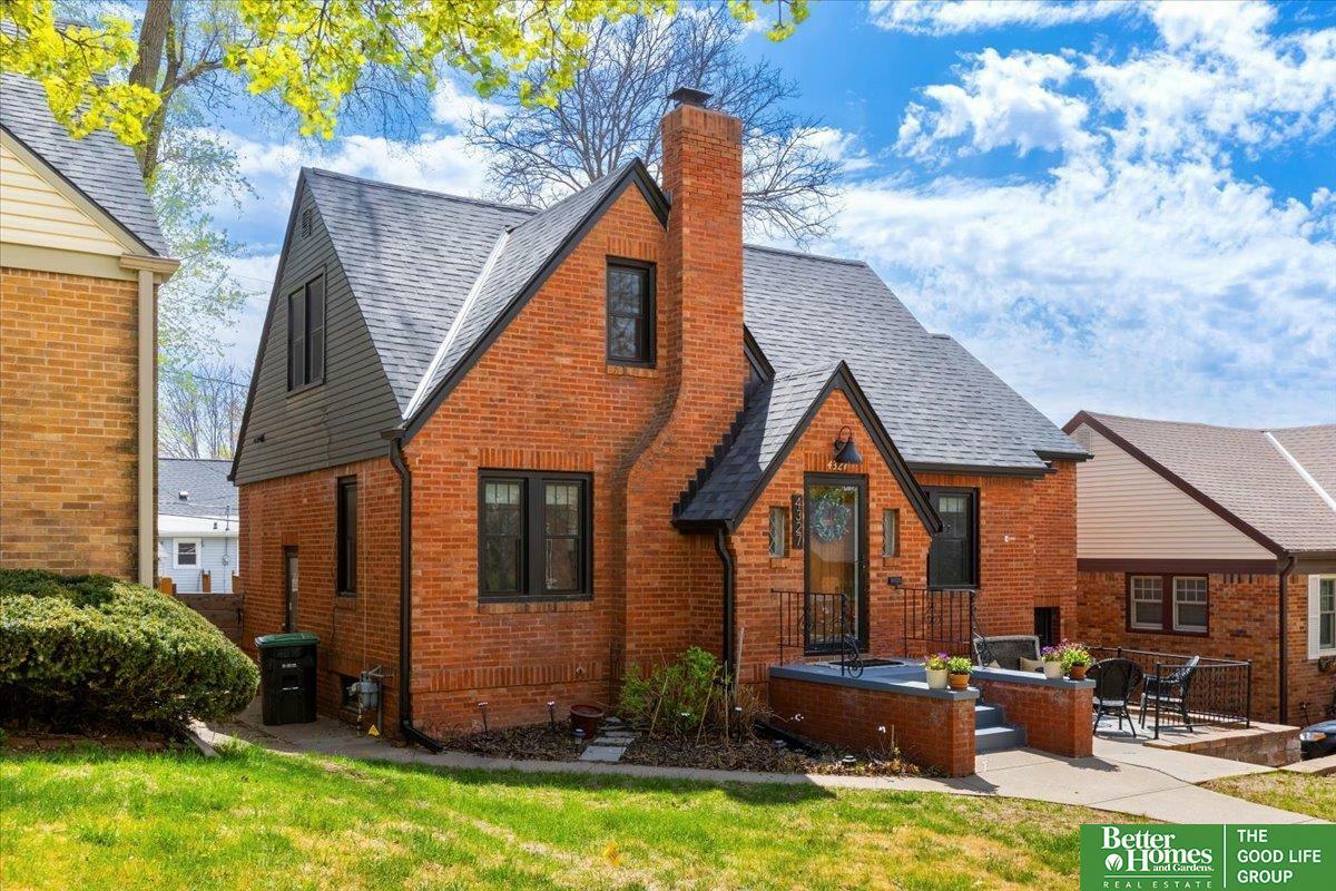Property Photo: 4327 Shirley Street NE 68105