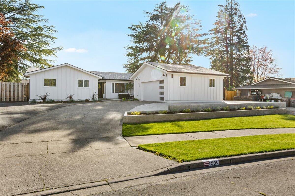 Property Photo: 1509 N Keene Way Drive OR 97504