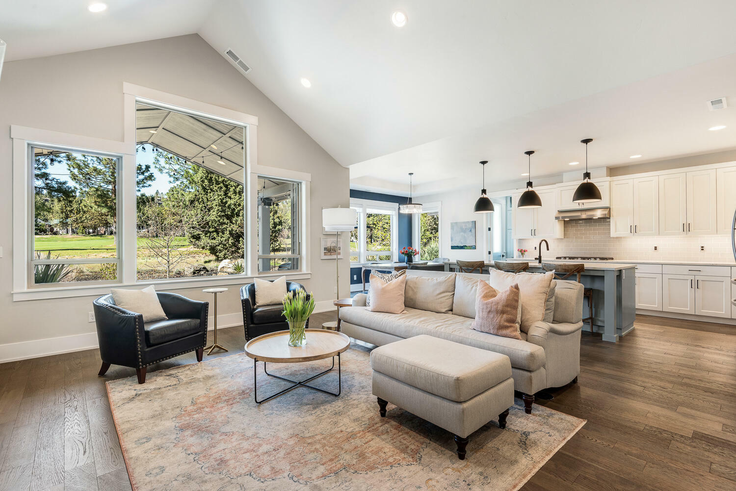 Property Photo: 3059 NW Hidden Ridge Drive OR 97703