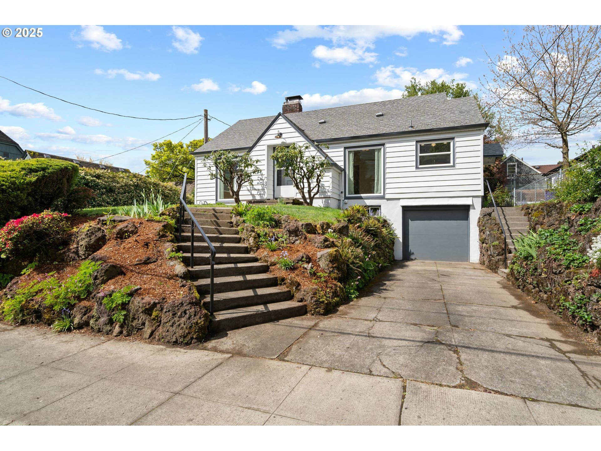 Property Photo: 831 NE 47th Ave OR 97213