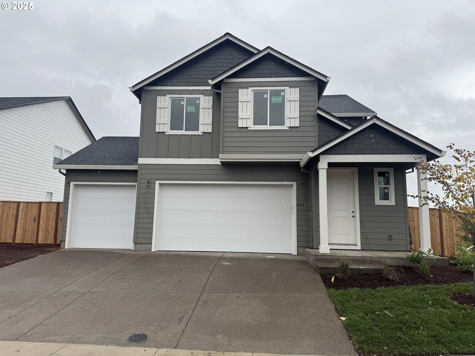 Property Photo: 2393 W 7th Ave OR 97448