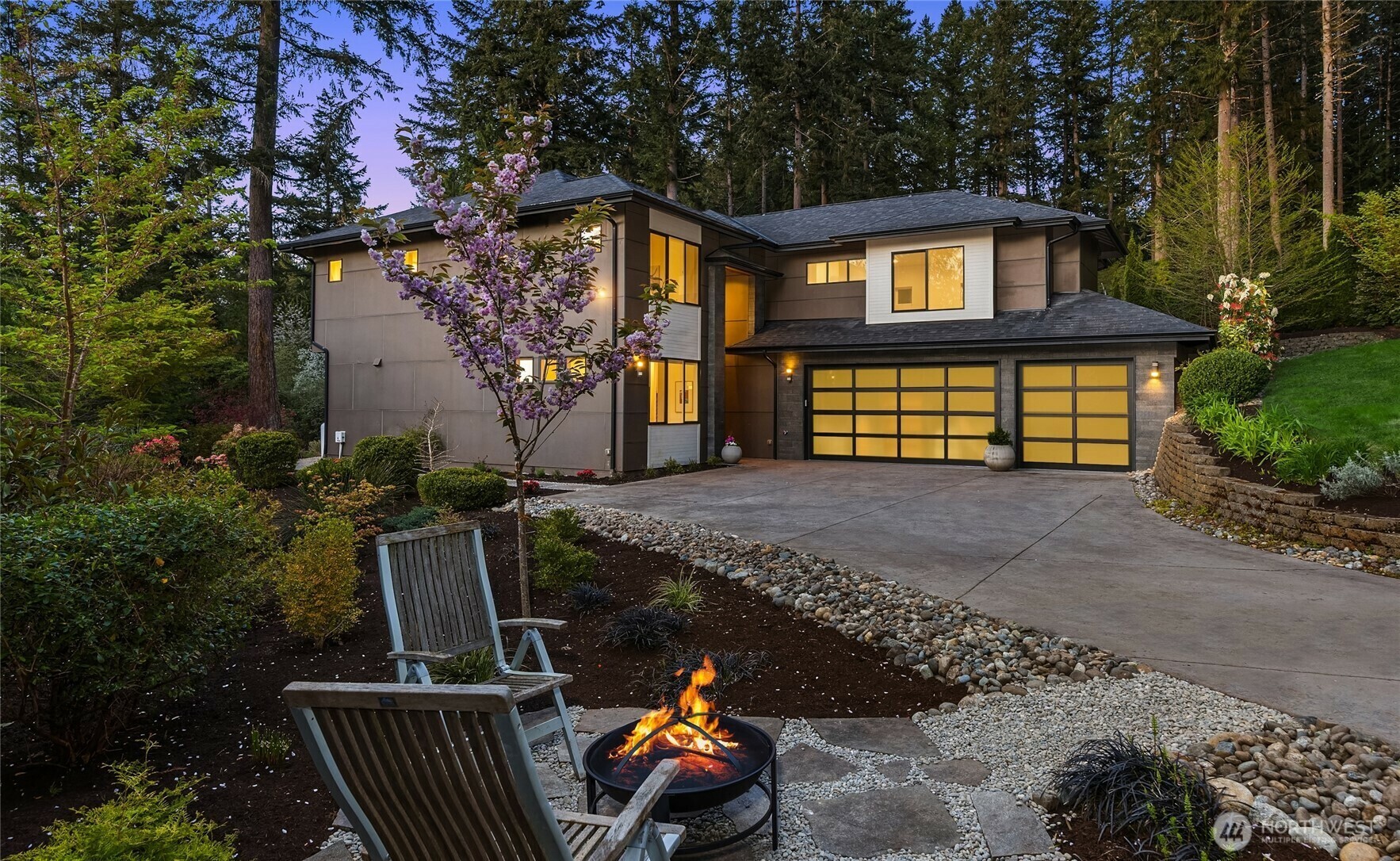 Property Photo: 6560 NE Maxwell Lane WA 98110