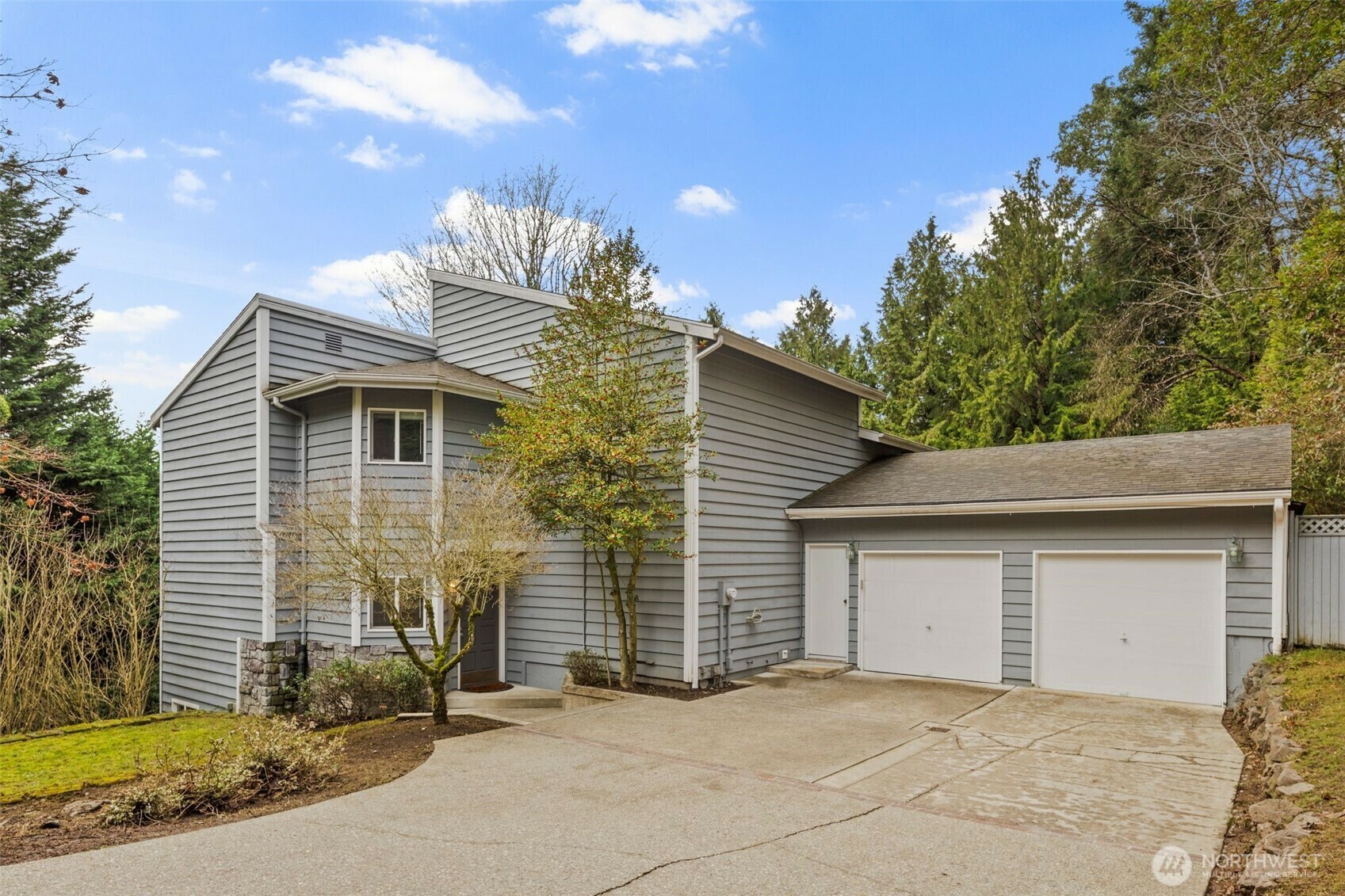 Property Photo: 2613 Pl NE 124th WA 98005