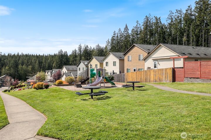 Property Photo: 418 NE Ohenry Court WA 98370