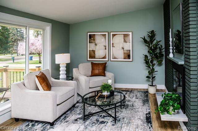 Property Photo:  8130 Casa Mia Drive  MI 48386 