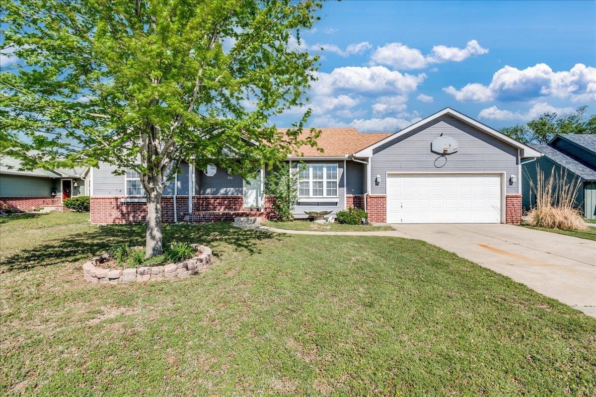 Property Photo: 846 E Karla Ct KS 67060