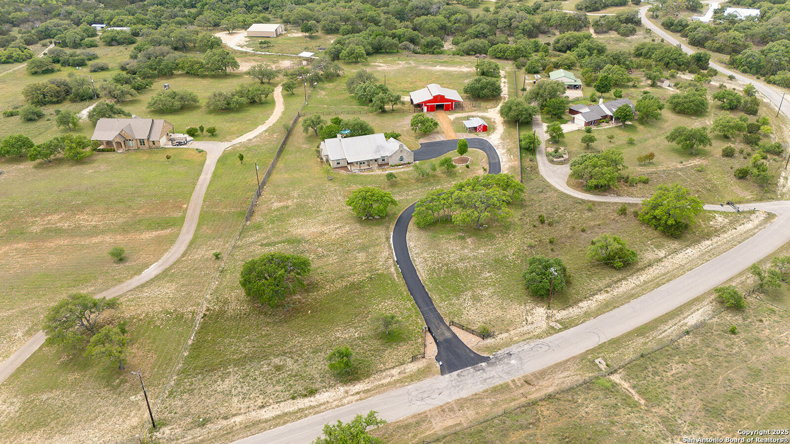Property Photo: 1770 Logan'S Way TX 78606