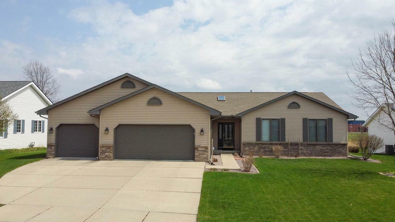 Property Photo: 2214 Savanna Drive WI 53545
