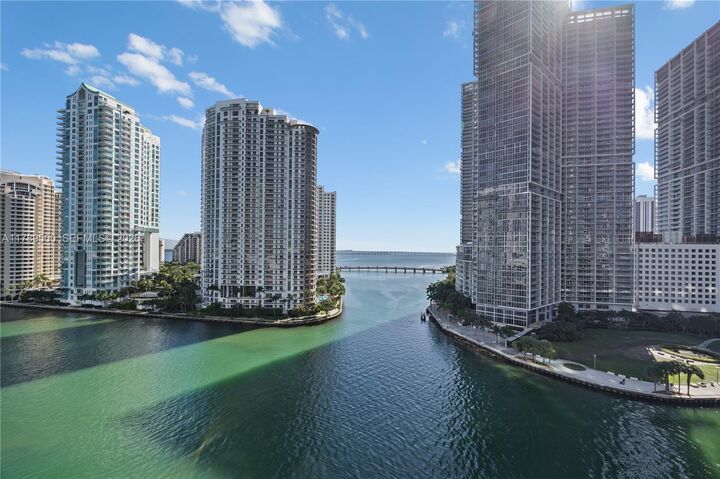 Property Photo:  300 Biscayne Blvd Way 1102  FL 33131 