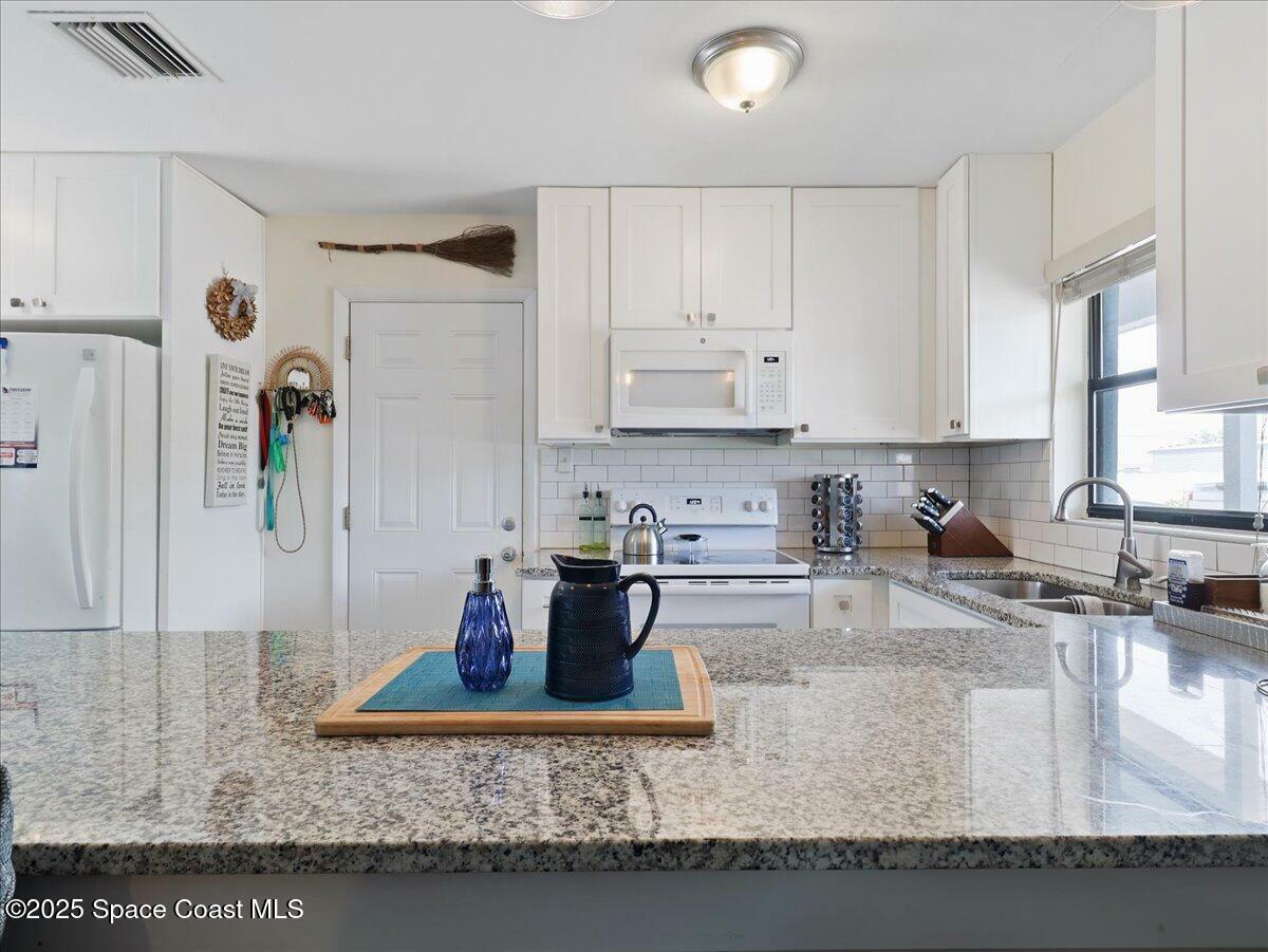 Property Photo: 3805 Avalon Street FL 32796