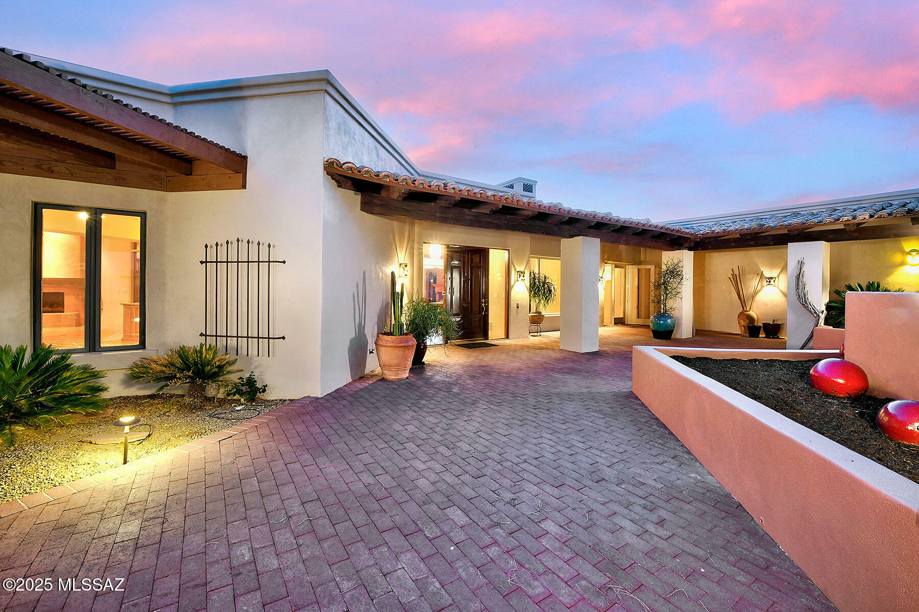 Property Photo: 5010 N Va De La Granja AZ 85718