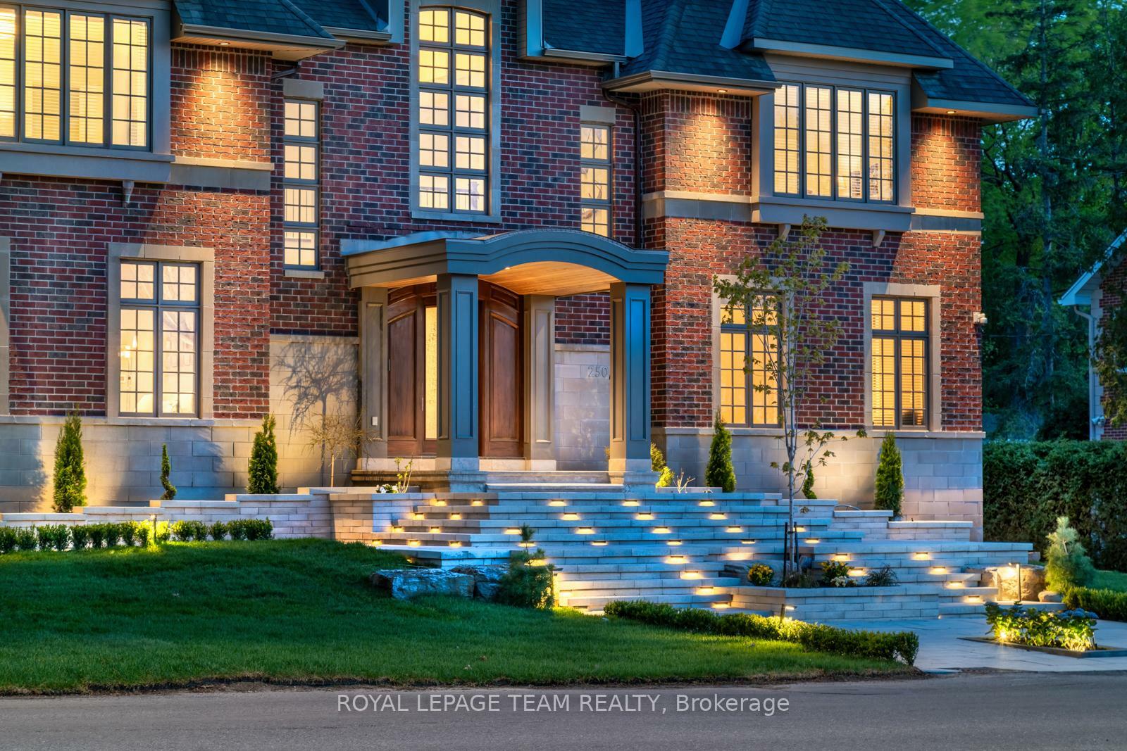 Property Photo: 250 Sandridge Road ON K1L 5A2