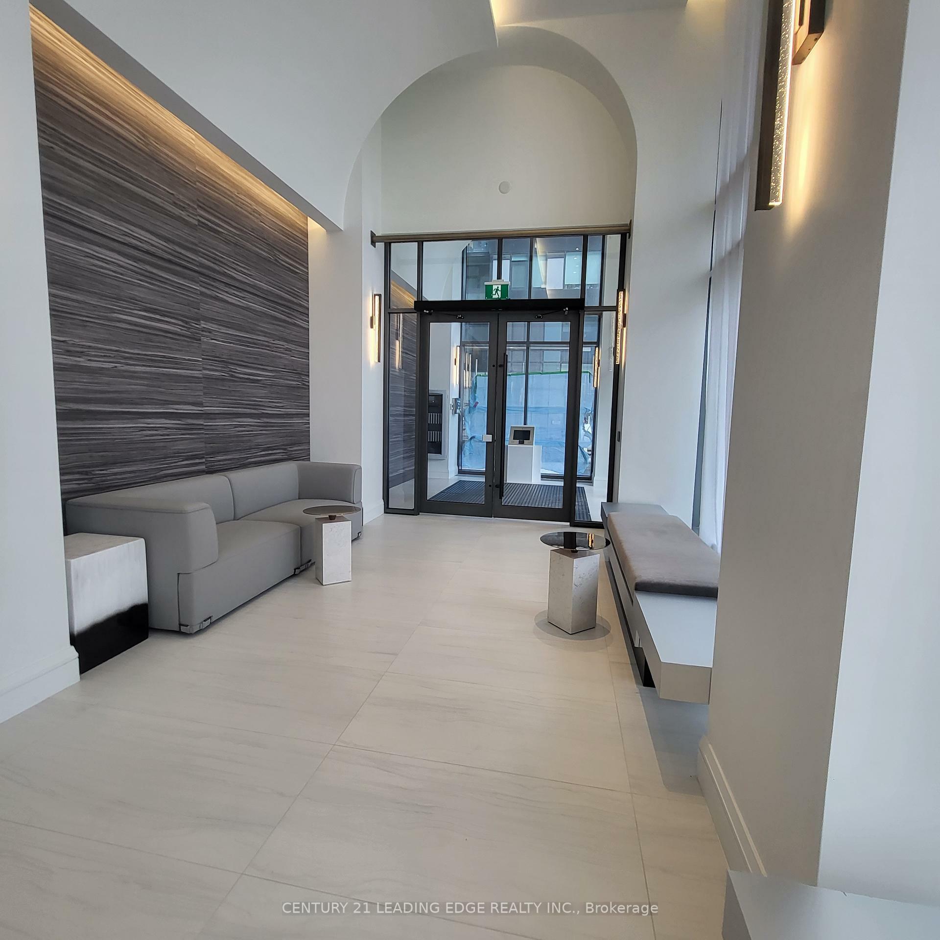 Property Photo:  39 Roehampon Avenue 305  ON M4P 0G1 