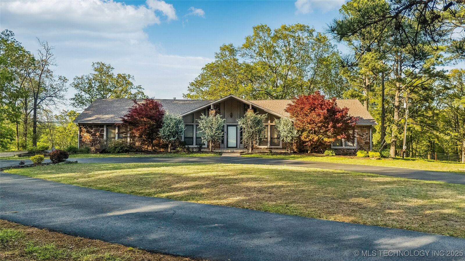 Property Photo:  21083 Stick Ross Mountain Road  OK 74464 