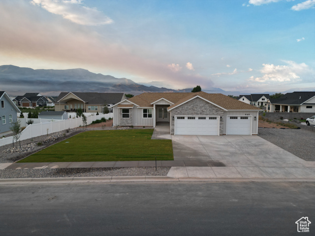 Property Photo: 949 W Torrey Pines Dr UT 84701
