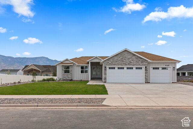 Property Photo: 949 W Torrey Pines Dr UT 84701