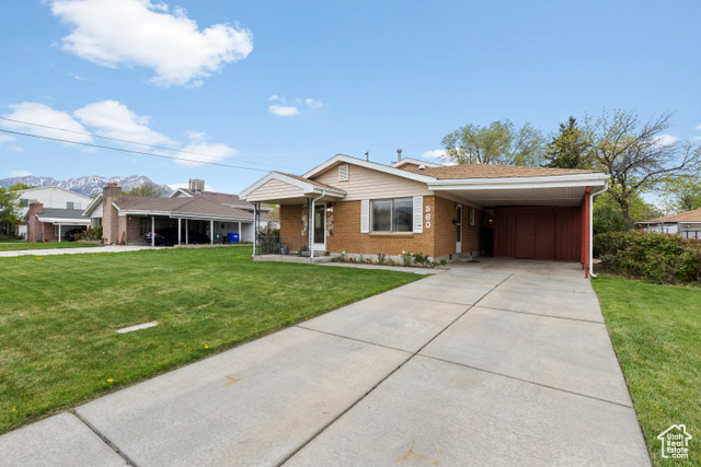 Property Photo: 560 E 3735 S UT 84106