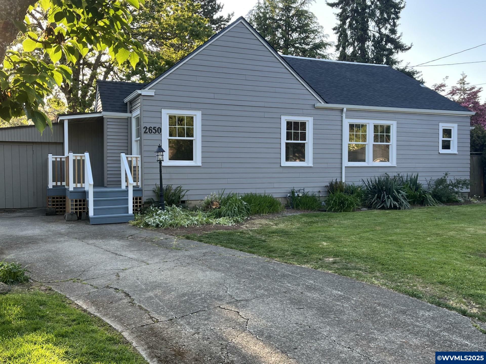 Property Photo: 2650 Summer St SE OR 97302