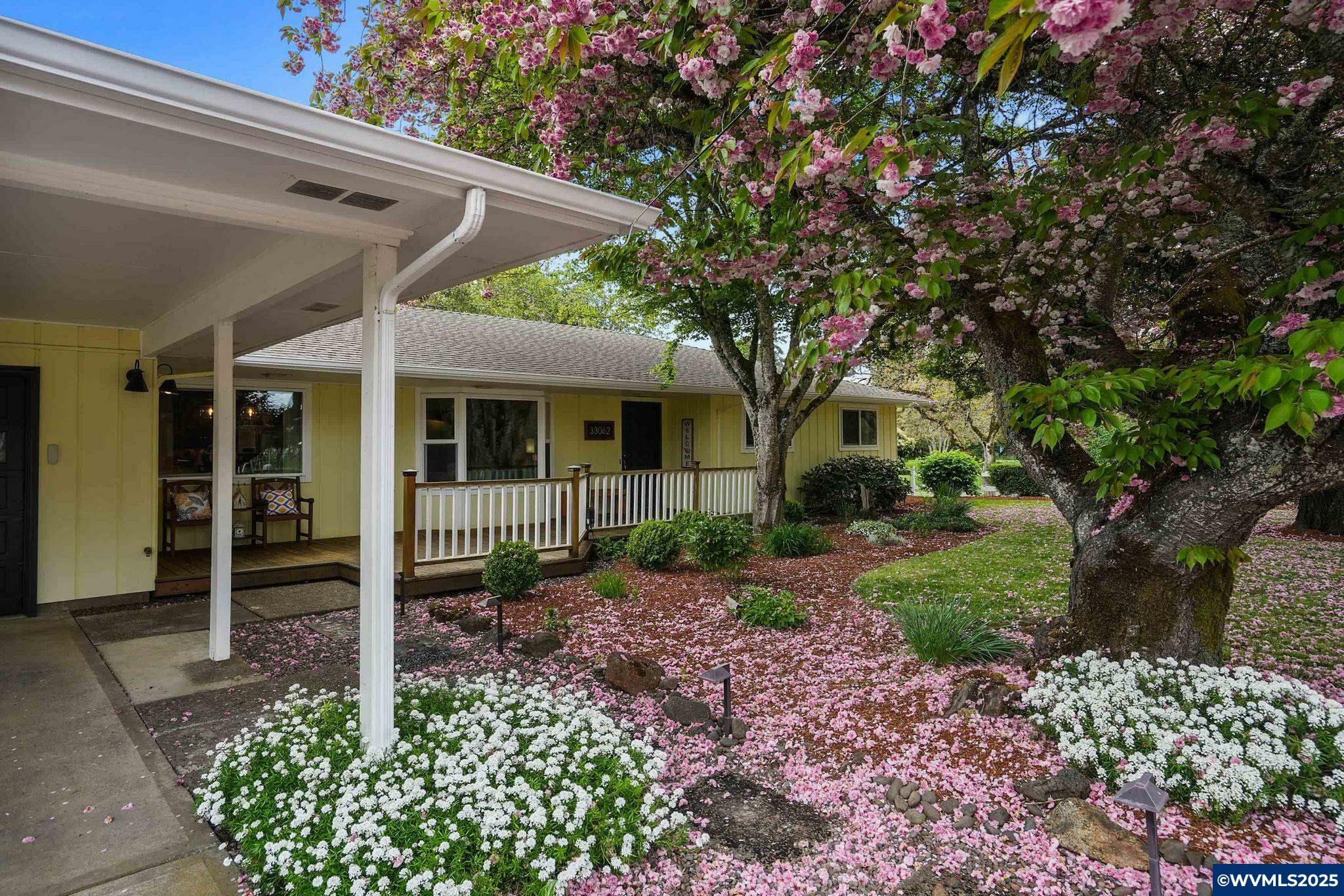 Property Photo: 33062 SE Peoria Rd OR 97333