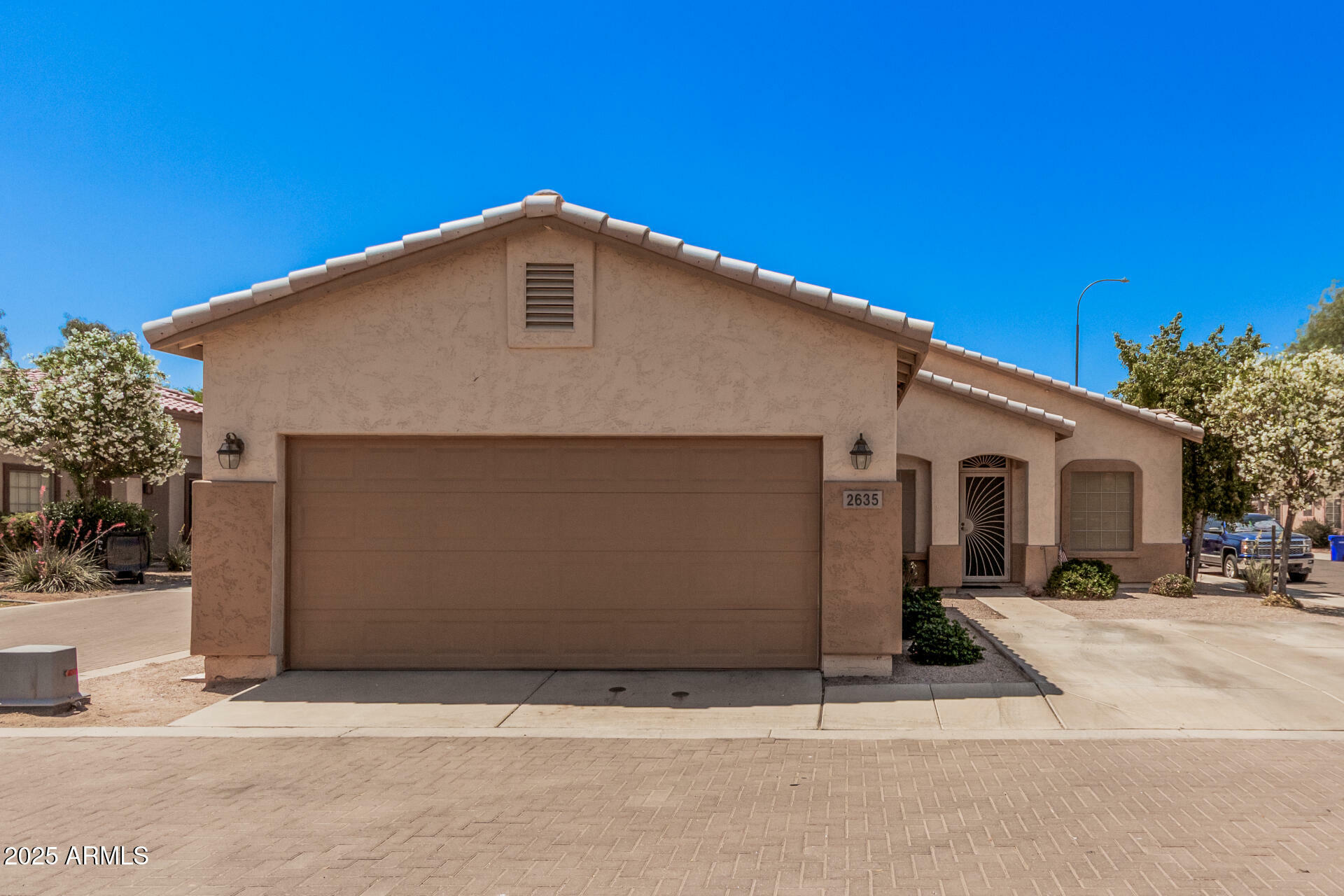 Property Photo: 2635 E Riviera Drive AZ 85249