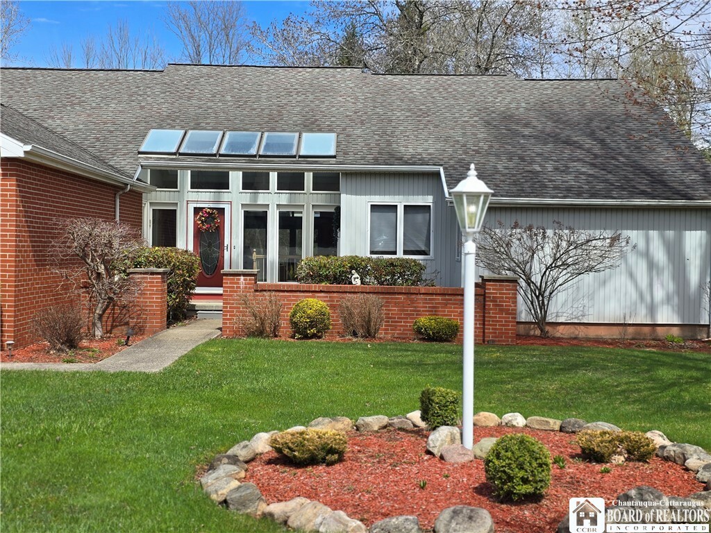Property Photo: 10 Westbury Court NY 14701