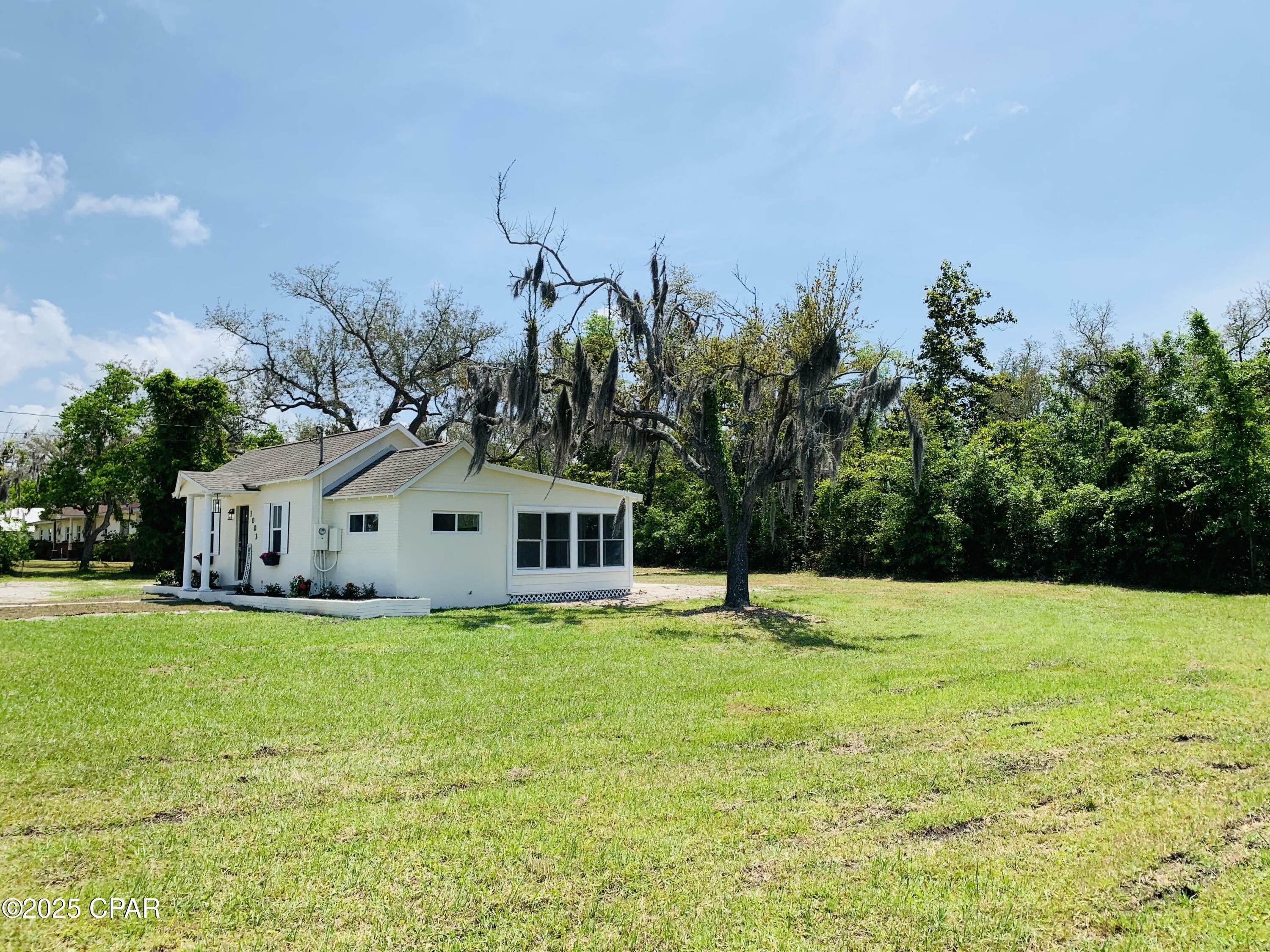 Property Photo: 1003 E 8th Street FL 32444