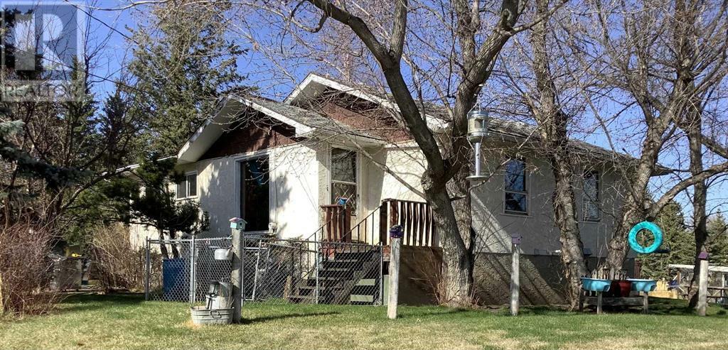 Property Photo: 616 Riverview Place AB T0L 1H0
