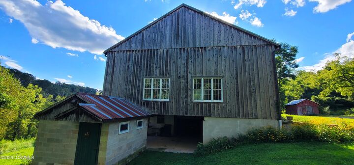 Property Photo: 1109 Hollow Road PA 17889