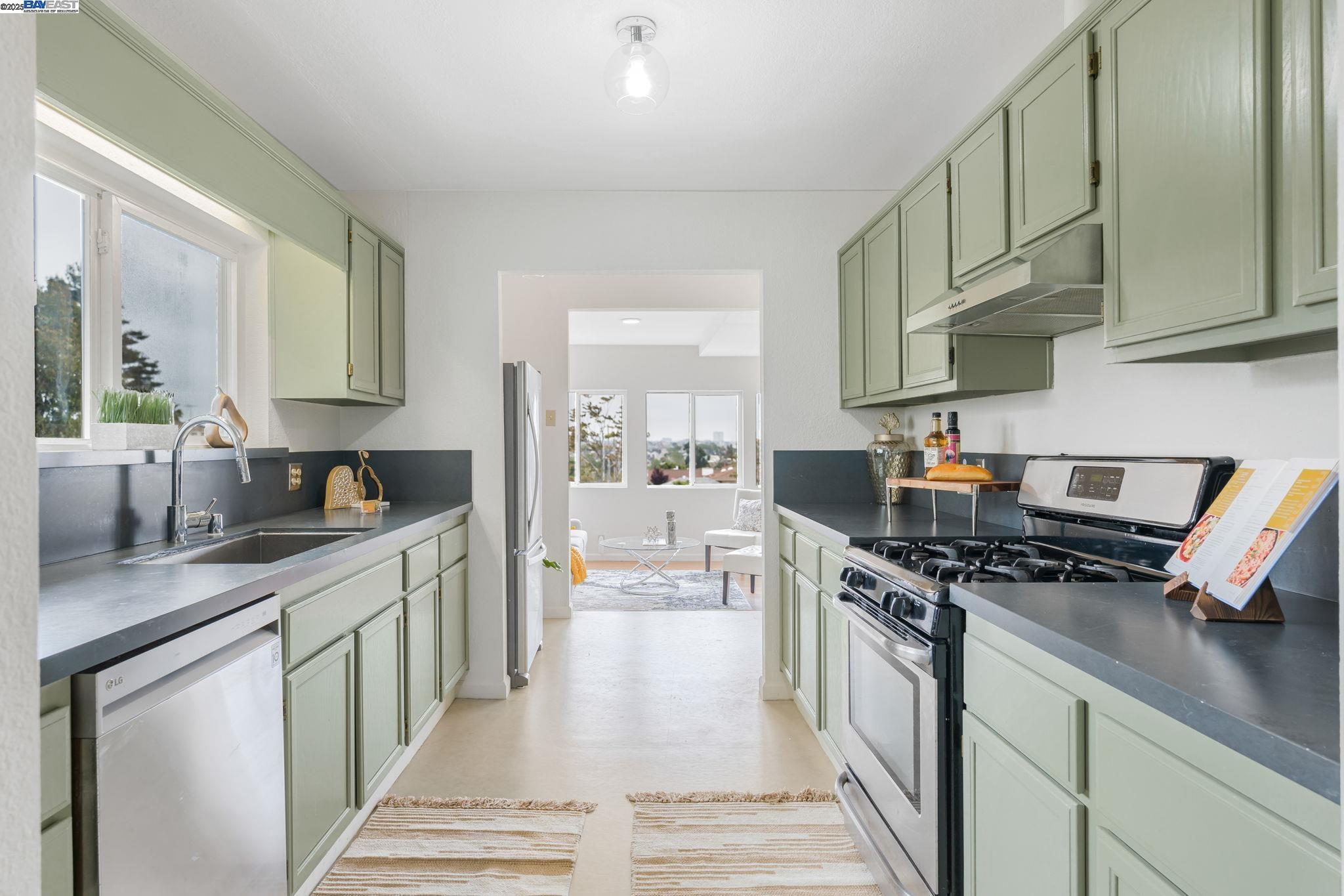Property Photo: 812 Washington Ave CA 94706