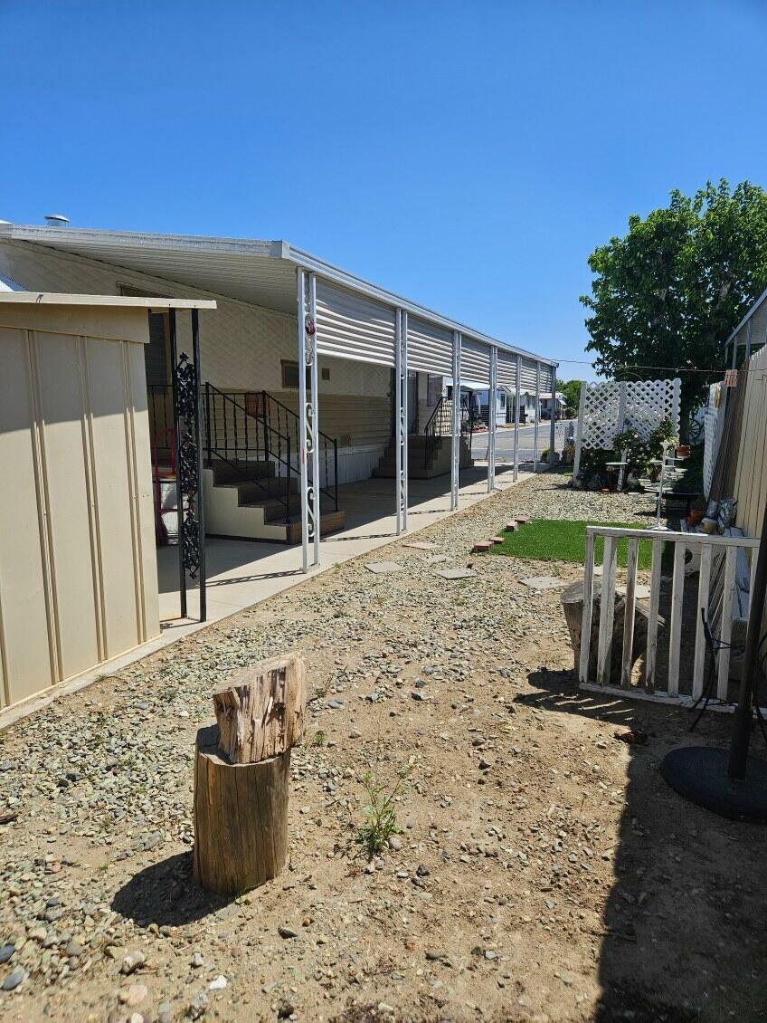 Property Photo: 2550 E Ave I 21 CA 93535