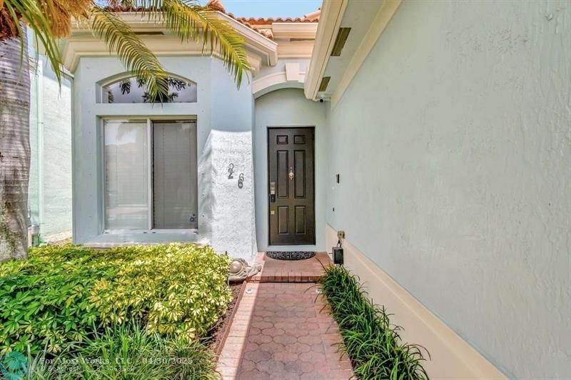 Property Photo: 26 Country Lake Cir FL 33436