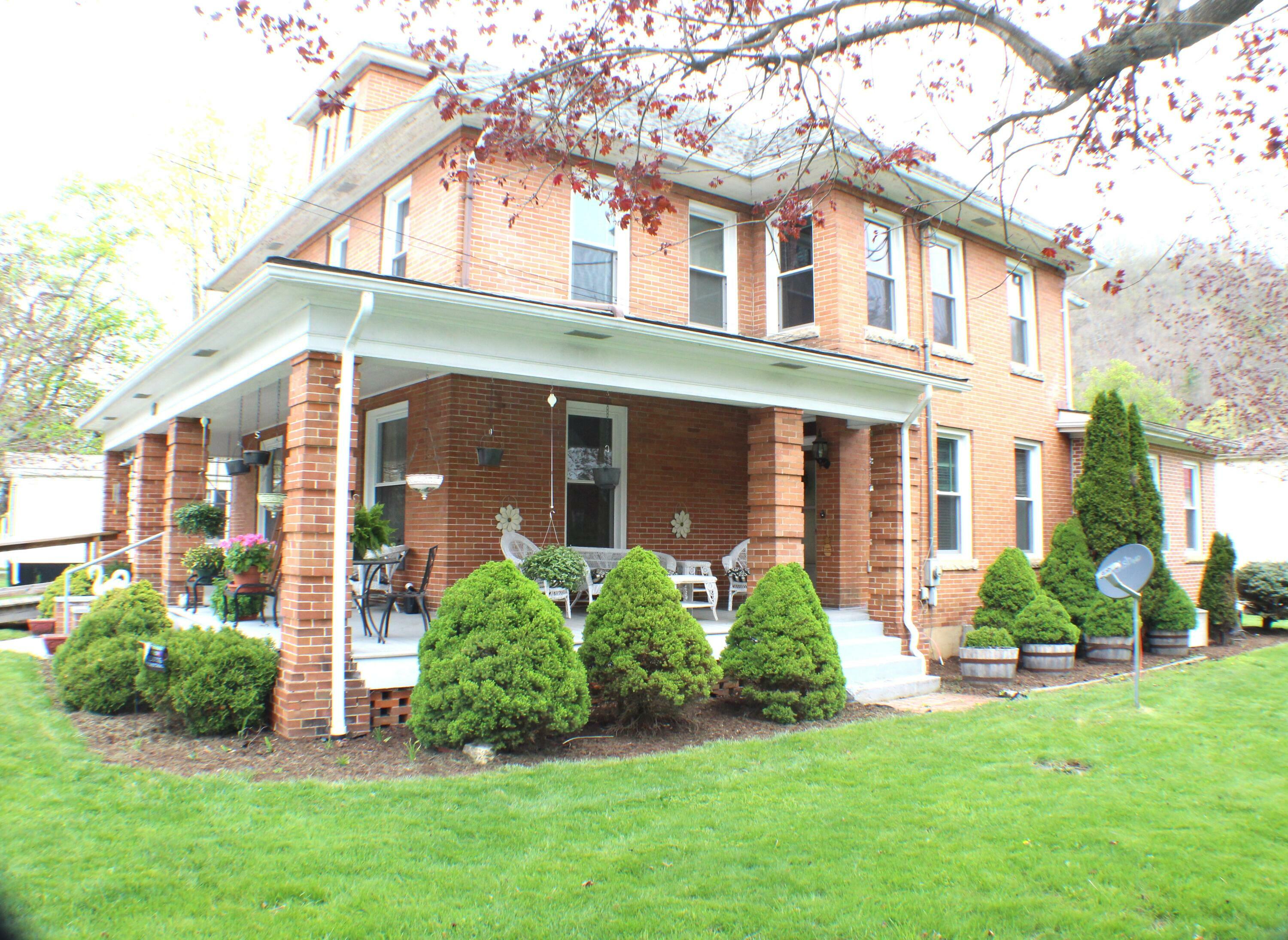 Property Photo: 911 9th St WV 24954