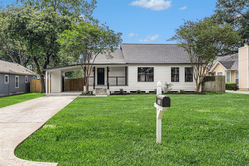 Property Photo: 325 Foster Street TX 77375