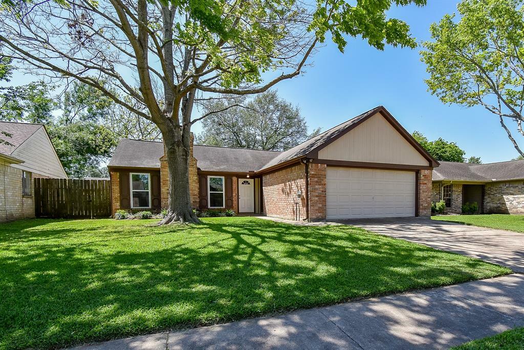 Property Photo: 2410 Lively Lane TX 77479