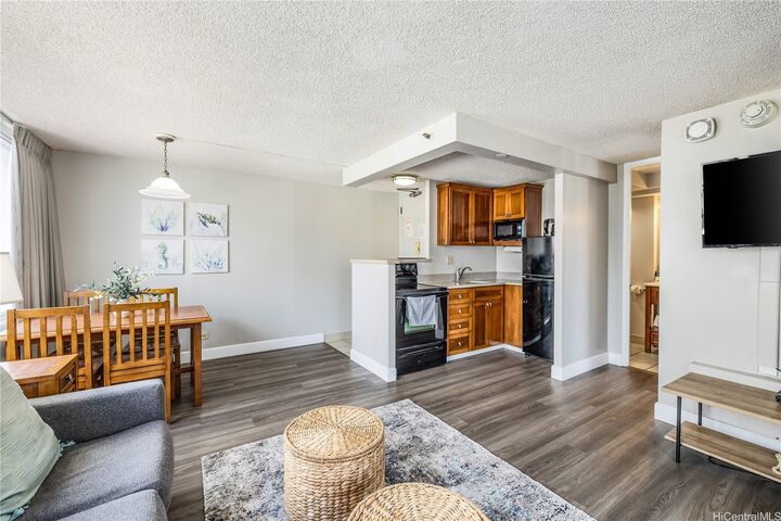 Property Photo: 2427 Kuhio Avenue 1006 HI 96815