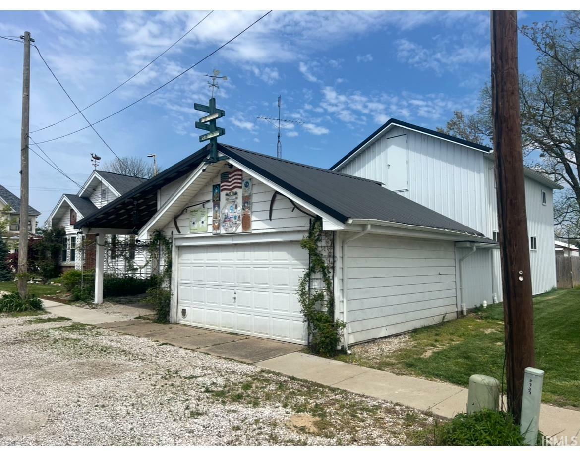Property Photo: 107 S Sixth Street IL 62460