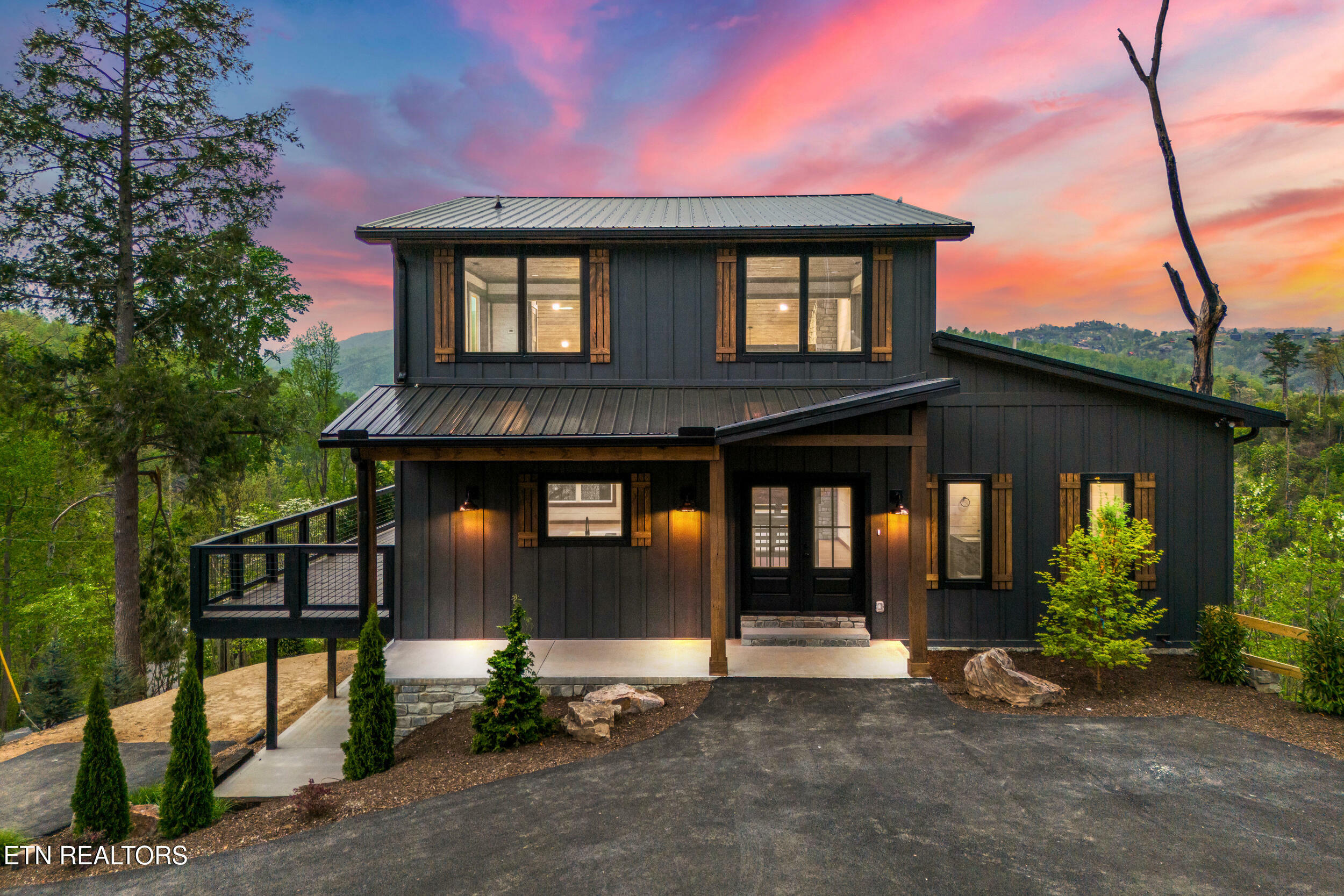 Property Photo: 261 Browns Ridge Rd TN 37738