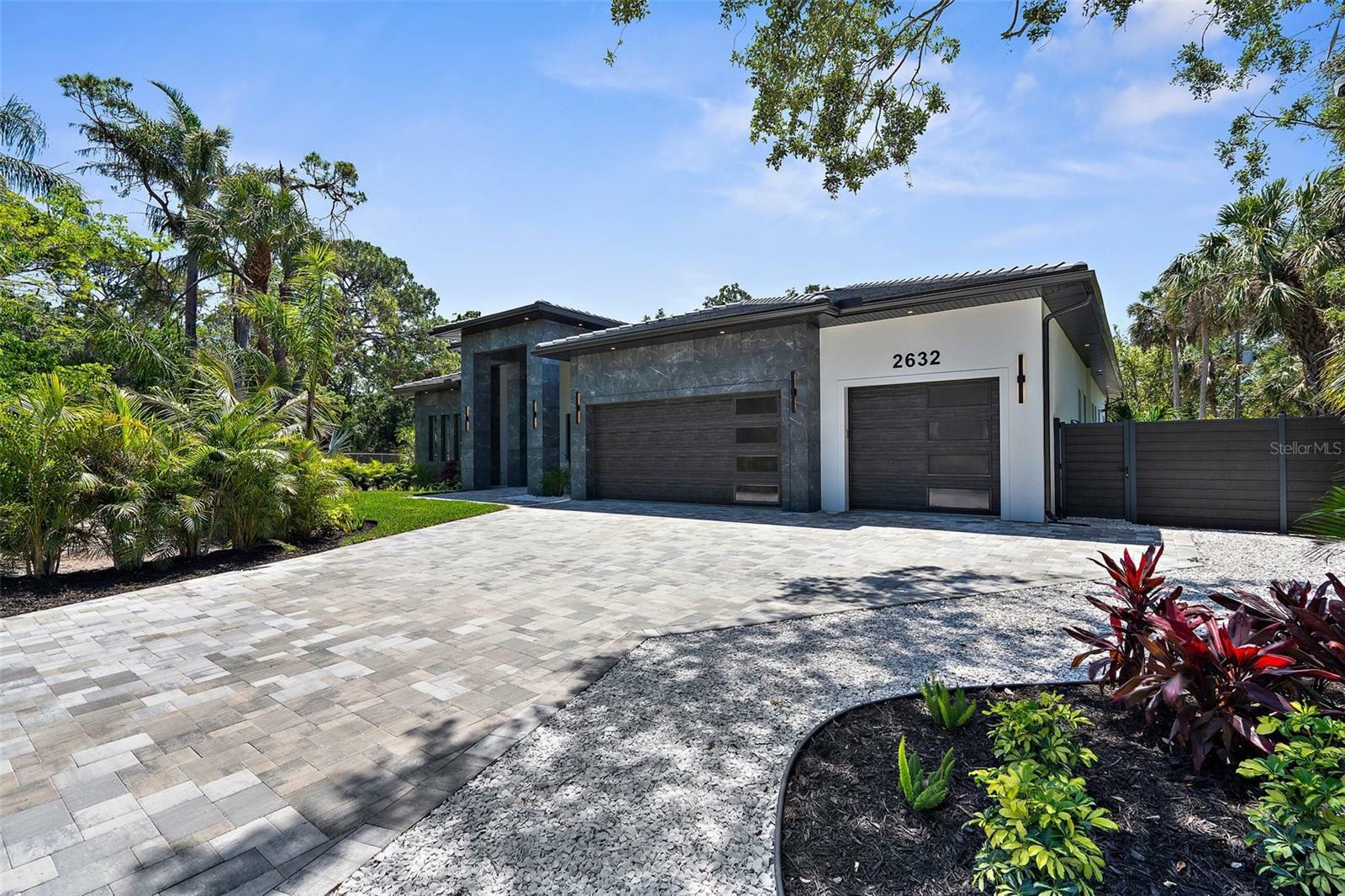 Property Photo: 2632 Hawthorne Street FL 34239