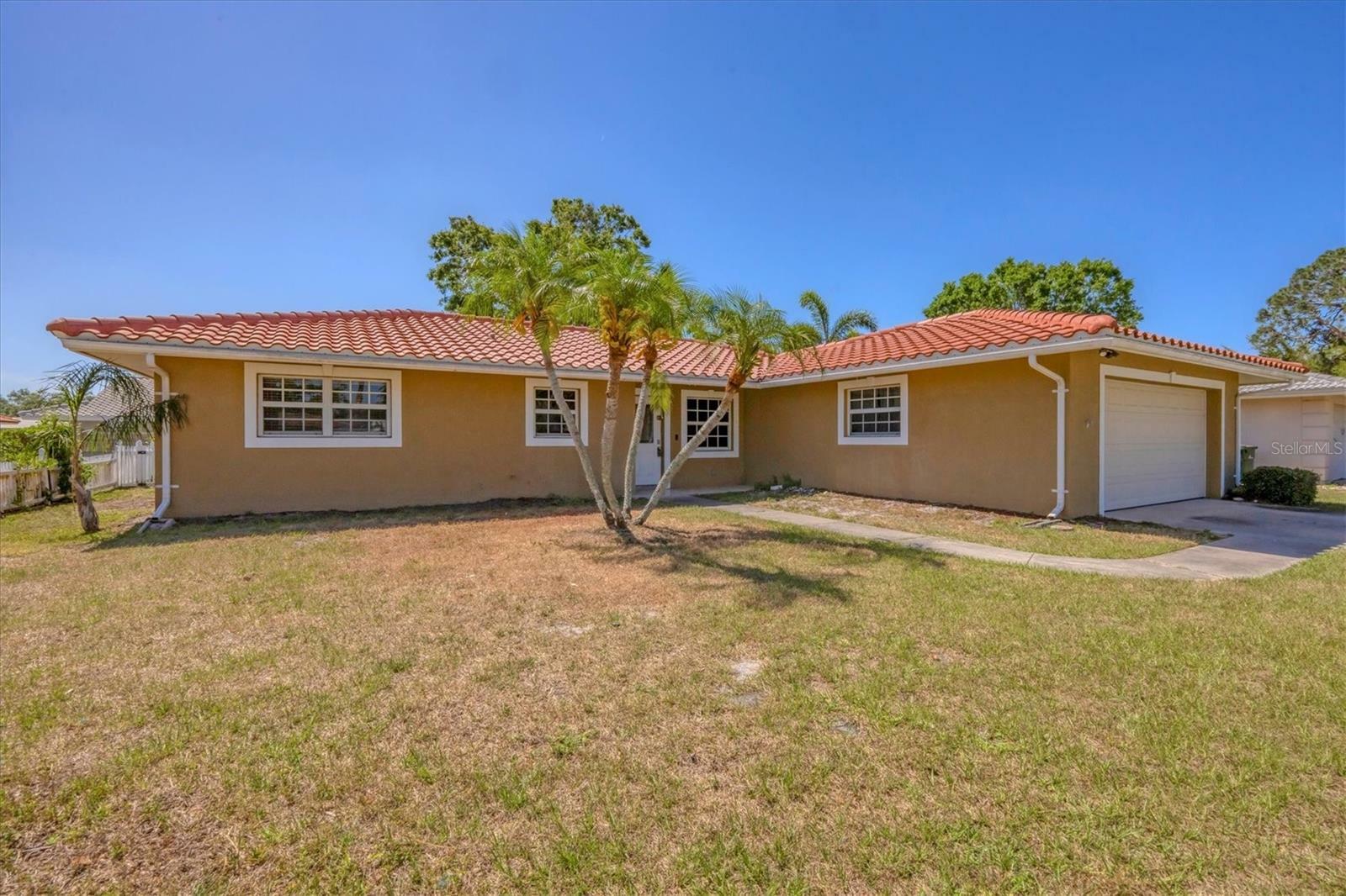 Property Photo: 2536 Carlisle Place FL 34231