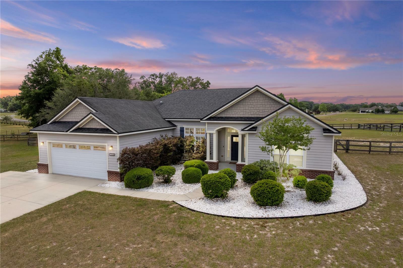 Property Photo: 17508 NW 251 Drive FL 32643